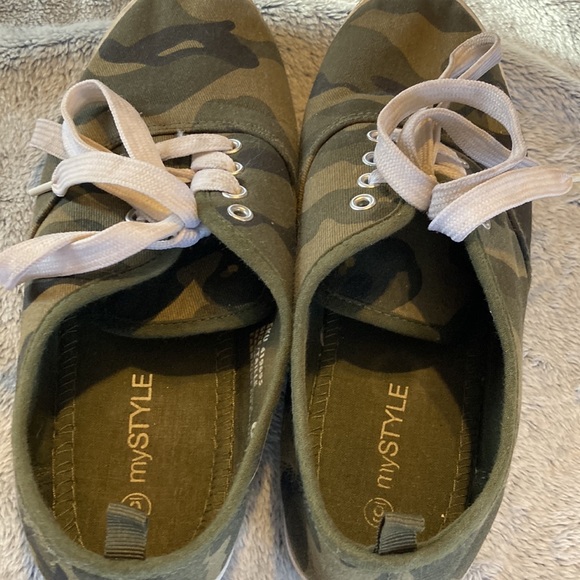👠BOGO FREE👠MY STYLE💫 Women’s Camouflaged Canvas Lace-Up Sneakers - Picture 4 of 7